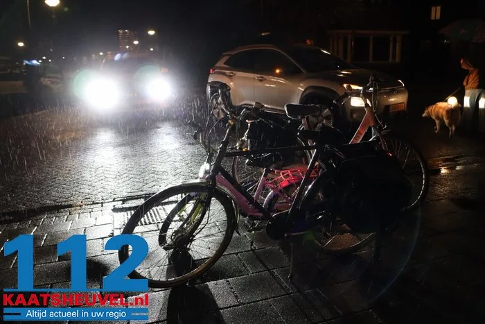 Fietser gewond bij botsing met auto in Kaatsheuvel, kind komt met schrik vrij 8 Fietser gewond bij botsing met auto in Kaatsheuvel, kind komt met schrik vrij 112 De Langstraat