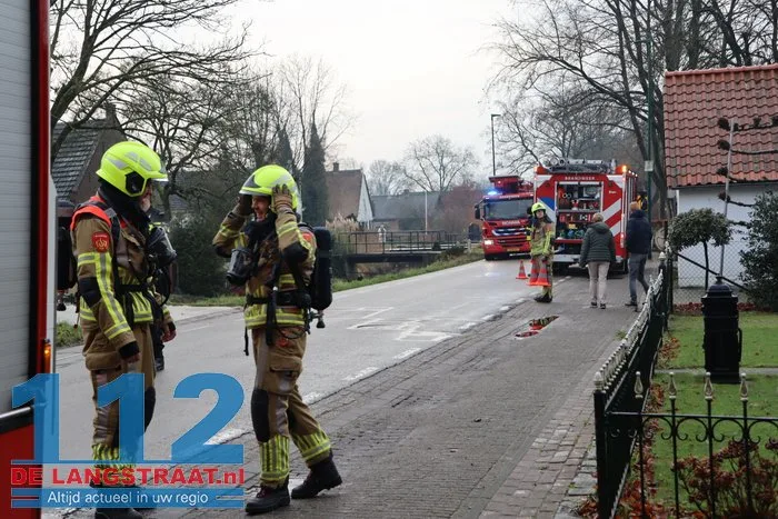 Brand bij huis met rieten dak 's Gravenmoer 3 Brand bij huis met rieten dak 's Gravenmoer 112 De Langstraat