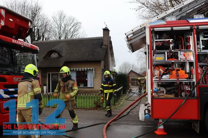 Brand bij huis met rieten dak 's Gravenmoer 9 Brand bij huis met rieten dak 's Gravenmoer 112 De Langstraat