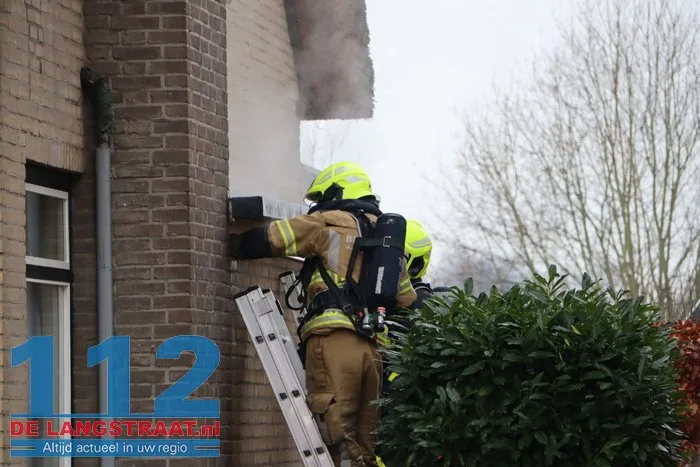 Brand bij huis met rieten dak 's Gravenmoer 12 Brand bij huis met rieten dak 's Gravenmoer 112 De Langstraat