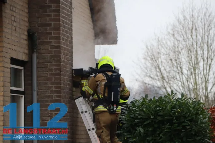 Brand bij huis met rieten dak 's Gravenmoer 13 Brand bij huis met rieten dak 's Gravenmoer 112 De Langstraat