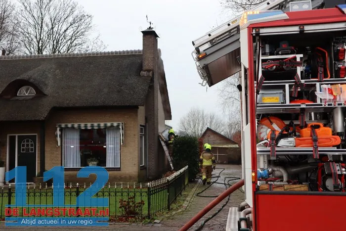 Brand bij huis met rieten dak 's Gravenmoer 14 Brand bij huis met rieten dak 's Gravenmoer 112 De Langstraat