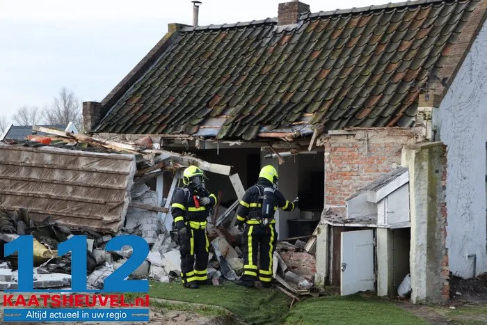 Bewoner Bart aangeslagen nadat tractor zijn woning ramt: ‘Vanbuiten een Eftelinghuisje, maar vanbinnen zeer modern’ 5 Bewoner Bart aangeslagen nadat tractor zijn woning ramt: ‘Vanbuiten een Eftelinghuisje, maar vanbinnen zeer modern’ 112 De Langstraat