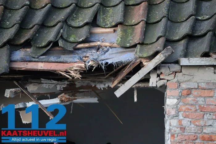 Bewoner Bart aangeslagen nadat tractor zijn woning ramt: ‘Vanbuiten een Eftelinghuisje, maar vanbinnen zeer modern’ 15 Bewoner Bart aangeslagen nadat tractor zijn woning ramt: ‘Vanbuiten een Eftelinghuisje, maar vanbinnen zeer modern’ 112 De Langstraat