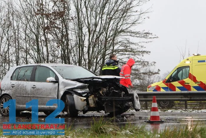 Auto knalt frontaal de vangrail in Midden-Brabantweg Kaatsheuvel 1 Auto knalt frontaal de vangrail in Midden-Brabantweg Kaatsheuvel 112 De Langstraat
