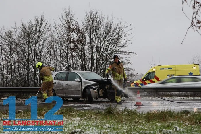 Auto knalt frontaal de vangrail in Midden-Brabantweg Kaatsheuvel 4 Auto knalt frontaal de vangrail in Midden-Brabantweg Kaatsheuvel 112 De Langstraat