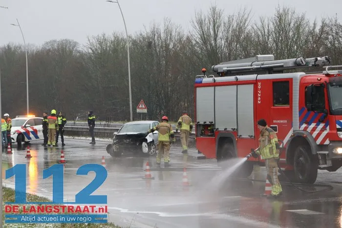Auto knalt frontaal de vangrail in Midden-Brabantweg Kaatsheuvel 7 Auto knalt frontaal de vangrail in Midden-Brabantweg Kaatsheuvel 112 De Langstraat