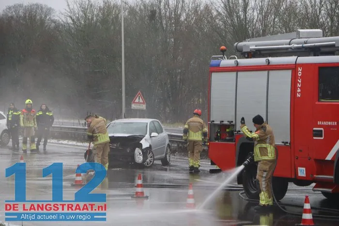 Auto knalt frontaal de vangrail in Midden-Brabantweg Kaatsheuvel 8 Auto knalt frontaal de vangrail in Midden-Brabantweg Kaatsheuvel 112 De Langstraat