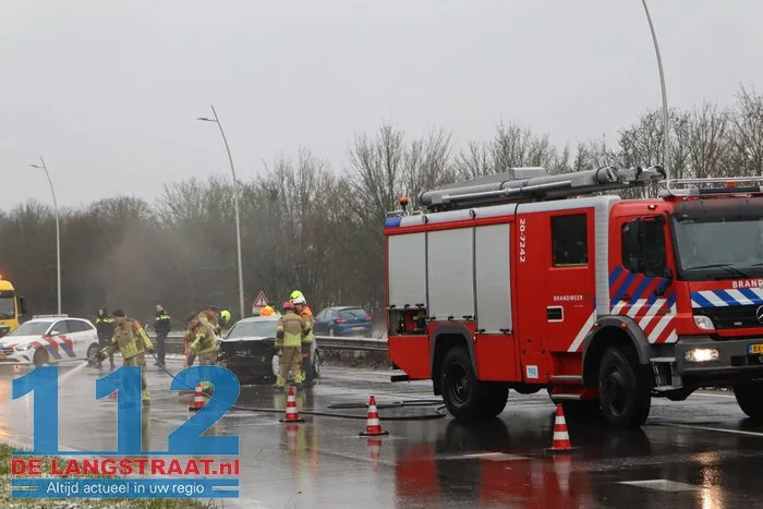 Auto knalt frontaal de vangrail in Midden-Brabantweg Kaatsheuvel 10 Auto knalt frontaal de vangrail in Midden-Brabantweg Kaatsheuvel 112 De Langstraat