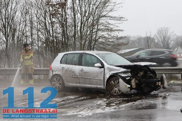Auto knalt frontaal de vangrail in Midden-Brabantweg Kaatsheuvel 16 Auto knalt frontaal de vangrail in Midden-Brabantweg Kaatsheuvel 112 De Langstraat
