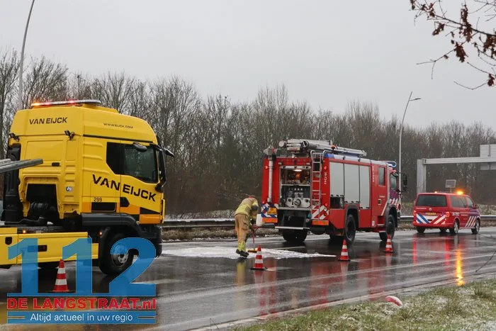 Auto knalt frontaal de vangrail in Midden-Brabantweg Kaatsheuvel 18 Auto knalt frontaal de vangrail in Midden-Brabantweg Kaatsheuvel 112 De Langstraat
