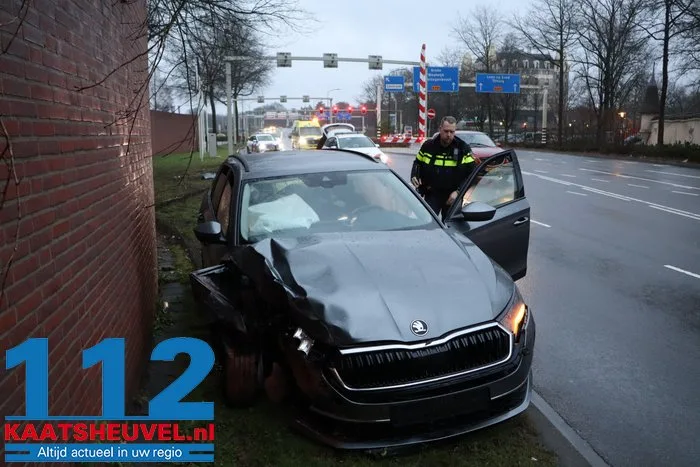 Man rijdt onder invloed lantaarnpaal uit de grond vlak bij Efteling 3 Man rijdt onder invloed lantaarnpaal uit de grond vlak bij Efteling 112 De Langstraat