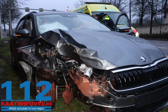 Man rijdt onder invloed lantaarnpaal uit de grond vlak bij Efteling 4 Man rijdt onder invloed lantaarnpaal uit de grond vlak bij Efteling 112 De Langstraat