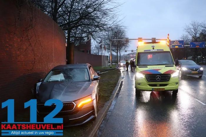 Man rijdt onder invloed lantaarnpaal uit de grond vlak bij Efteling 7 Man rijdt onder invloed lantaarnpaal uit de grond vlak bij Efteling 112 De Langstraat