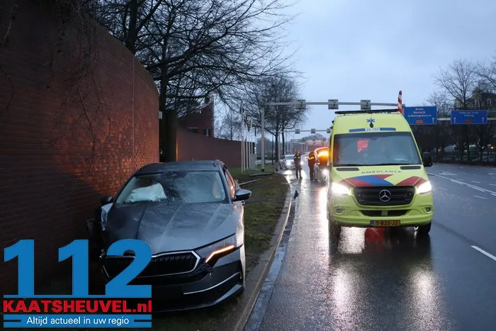 Man rijdt onder invloed lantaarnpaal uit de grond vlak bij Efteling 8 Man rijdt onder invloed lantaarnpaal uit de grond vlak bij Efteling 112 De Langstraat