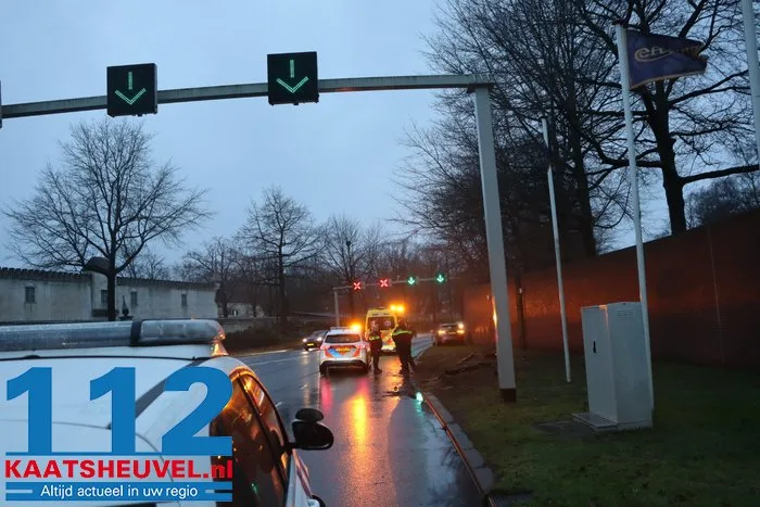 Man rijdt onder invloed lantaarnpaal uit de grond vlak bij Efteling 18 Man rijdt onder invloed lantaarnpaal uit de grond vlak bij Efteling 112 De Langstraat