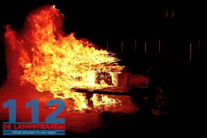 Picknicktafel in brand gestoken Halve Zolenpad Waalwijk 2 Picknicktafel in brand gestoken Halve Zolenpad Waalwijk 112 De Langstraat