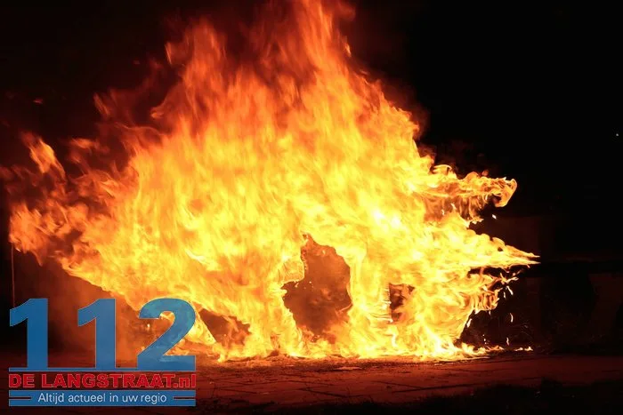 Picknicktafel in brand gestoken Halve Zolenpad Waalwijk 5 Picknicktafel in brand gestoken Halve Zolenpad Waalwijk 112 De Langstraat