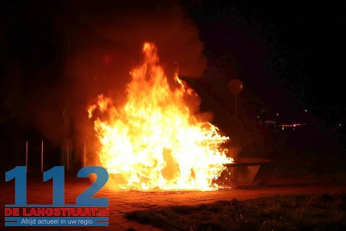 Picknicktafel in brand gestoken Halve Zolenpad Waalwijk 7 Picknicktafel in brand gestoken Halve Zolenpad Waalwijk 112 De Langstraat