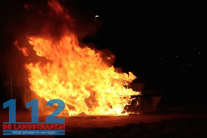 Picknicktafel in brand gestoken Halve Zolenpad Waalwijk 8 Picknicktafel in brand gestoken Halve Zolenpad Waalwijk 112 De Langstraat
