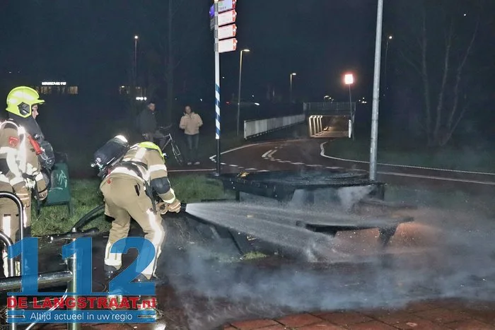 Picknicktafel in brand gestoken Halve Zolenpad Waalwijk 18 Picknicktafel in brand gestoken Halve Zolenpad Waalwijk 112 De Langstraat