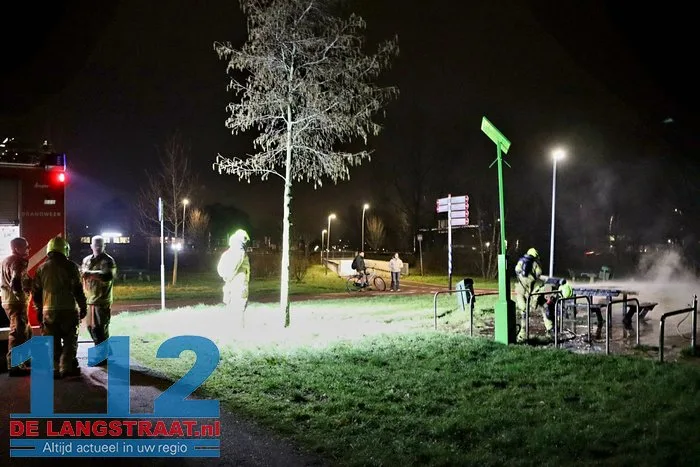 Picknicktafel in brand gestoken Halve Zolenpad Waalwijk 21 Picknicktafel in brand gestoken Halve Zolenpad Waalwijk 112 De Langstraat