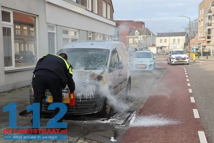 Kortsluiting leidt tot autobrand in Kaatsheuvel 5 Kortsluiting leidt tot autobrand in Kaatsheuvel 112 De Langstraat