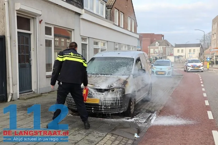 Kortsluiting leidt tot autobrand in Kaatsheuvel 7 Kortsluiting leidt tot autobrand in Kaatsheuvel 112 De Langstraat