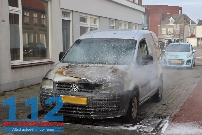 Kortsluiting leidt tot autobrand in Kaatsheuvel 8 Kortsluiting leidt tot autobrand in Kaatsheuvel 112 De Langstraat