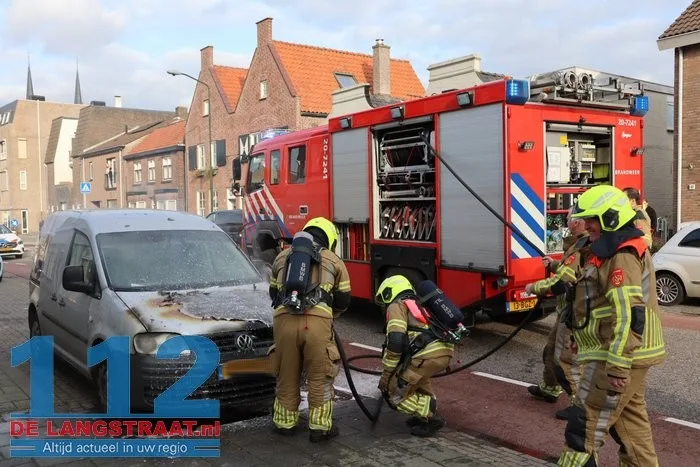 Kortsluiting leidt tot autobrand in Kaatsheuvel 10 Kortsluiting leidt tot autobrand in Kaatsheuvel 112 De Langstraat
