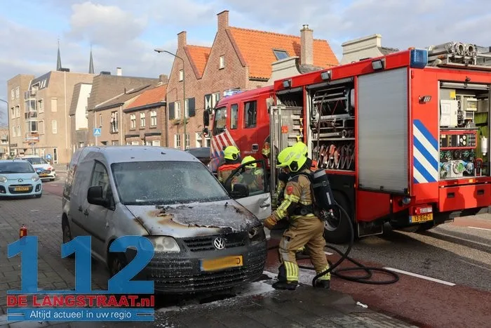 Kortsluiting leidt tot autobrand in Kaatsheuvel 12 Kortsluiting leidt tot autobrand in Kaatsheuvel 112 De Langstraat