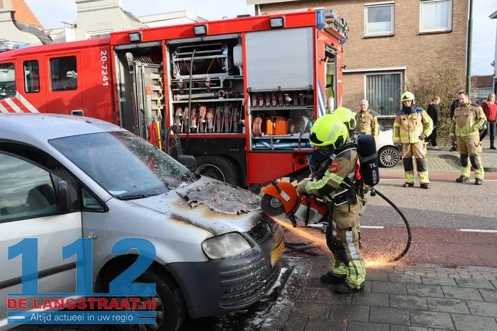 Kortsluiting leidt tot autobrand in Kaatsheuvel 15 Kortsluiting leidt tot autobrand in Kaatsheuvel 112 De Langstraat
