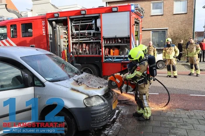 Kortsluiting leidt tot autobrand in Kaatsheuvel 16 Kortsluiting leidt tot autobrand in Kaatsheuvel 112 De Langstraat
