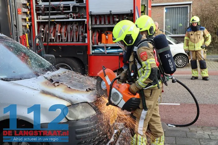Kortsluiting leidt tot autobrand in Kaatsheuvel 17 Kortsluiting leidt tot autobrand in Kaatsheuvel 112 De Langstraat