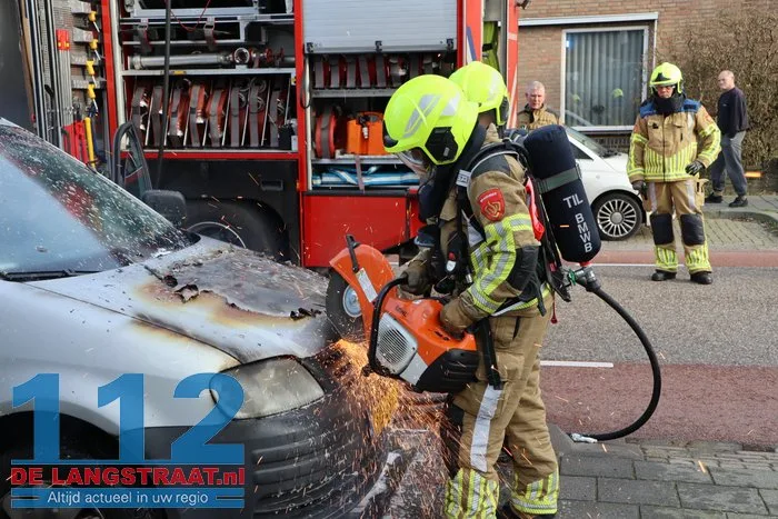 Kortsluiting leidt tot autobrand in Kaatsheuvel 18 Kortsluiting leidt tot autobrand in Kaatsheuvel 112 De Langstraat