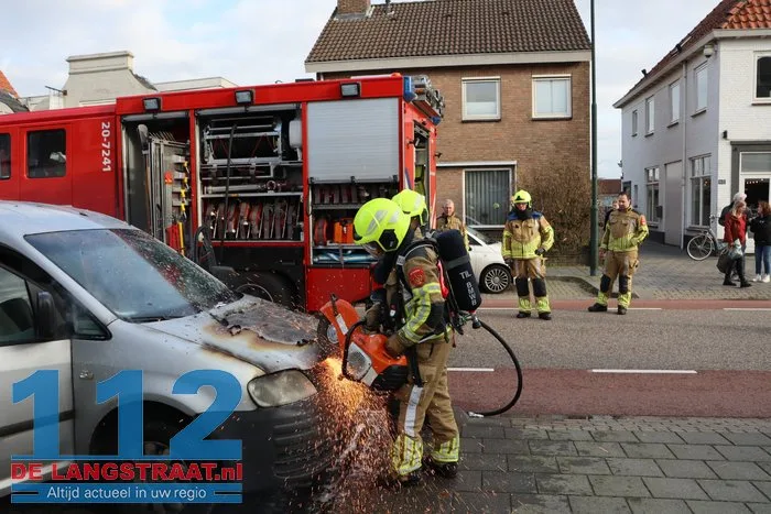 Kortsluiting leidt tot autobrand in Kaatsheuvel 19 Kortsluiting leidt tot autobrand in Kaatsheuvel 112 De Langstraat