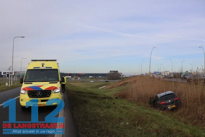 Auto over de kop Midden-Brabantweg Waalwijk 1 Auto over de kop Midden-Brabantweg Waalwijk 112 De Langstraat