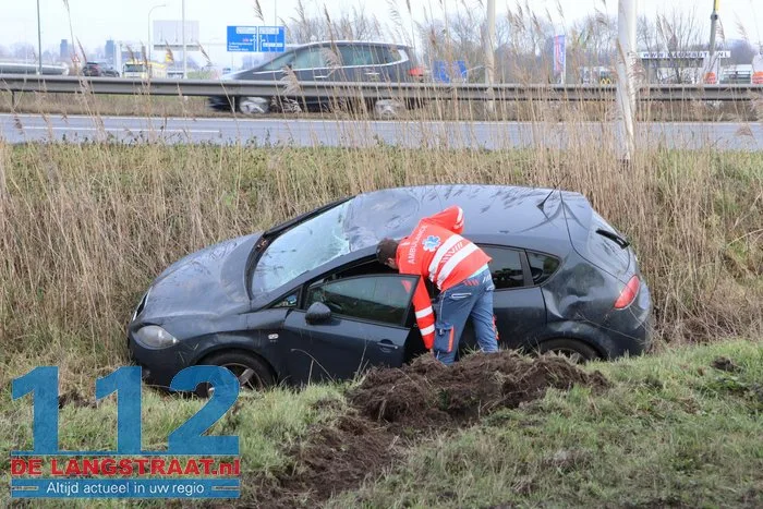 Auto over de kop Midden-Brabantweg Waalwijk 5 Auto over de kop Midden-Brabantweg Waalwijk 112 De Langstraat