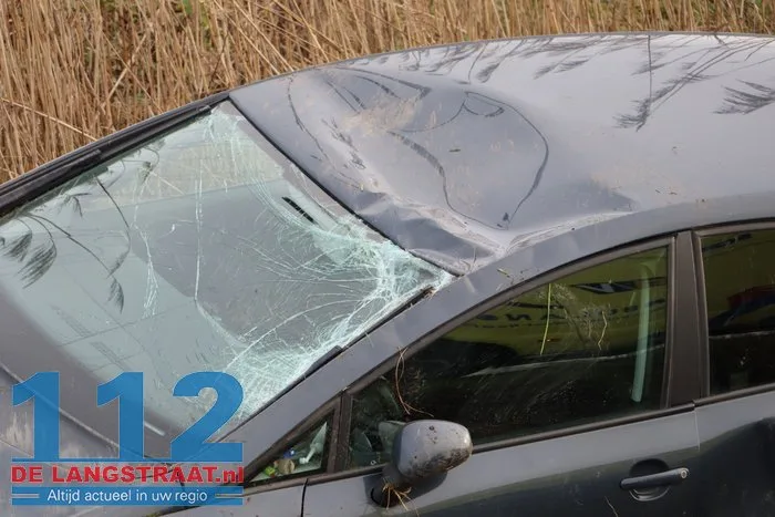 Auto over de kop Midden-Brabantweg Waalwijk 7 Auto over de kop Midden-Brabantweg Waalwijk 112 De Langstraat