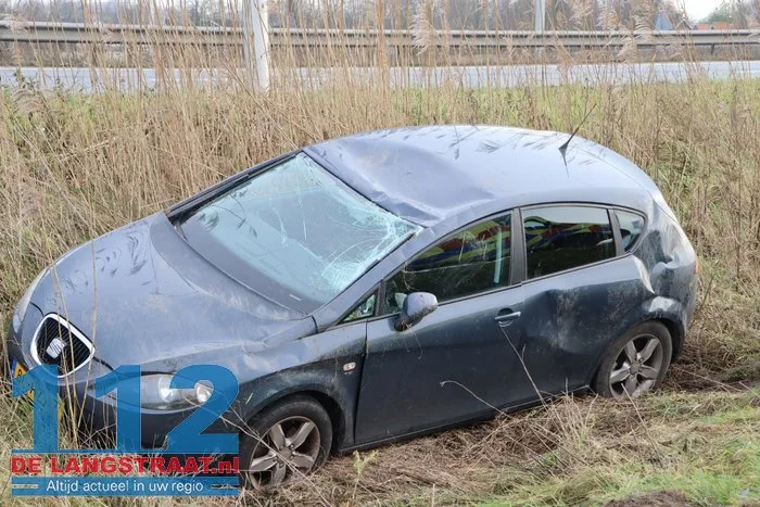 Auto over de kop Midden-Brabantweg Waalwijk 10 Auto over de kop Midden-Brabantweg Waalwijk 112 De Langstraat