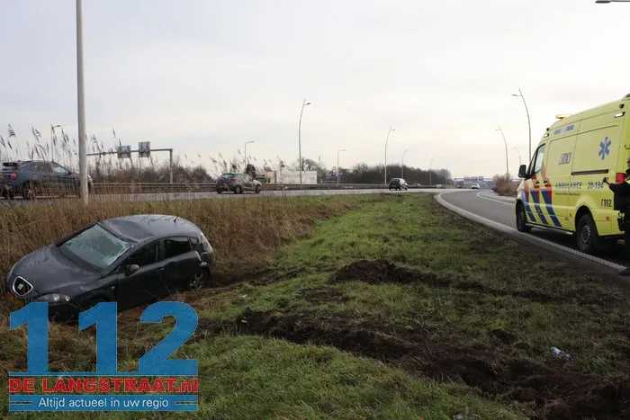 Auto over de kop Midden-Brabantweg Waalwijk 11 Auto over de kop Midden-Brabantweg Waalwijk 112 De Langstraat