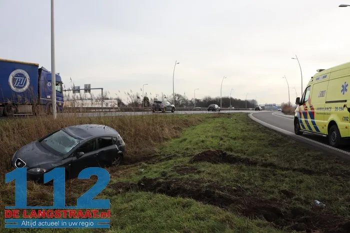 Auto over de kop Midden-Brabantweg Waalwijk 12 Auto over de kop Midden-Brabantweg Waalwijk 112 De Langstraat