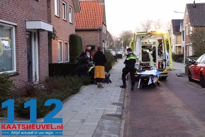 Quad botst op geparkeerde auto in Drunen, bestuurder naar het ziekenhuis 6 Quad botst op geparkeerde auto in Drunen, bestuurder naar het ziekenhuis 112 De Langstraat