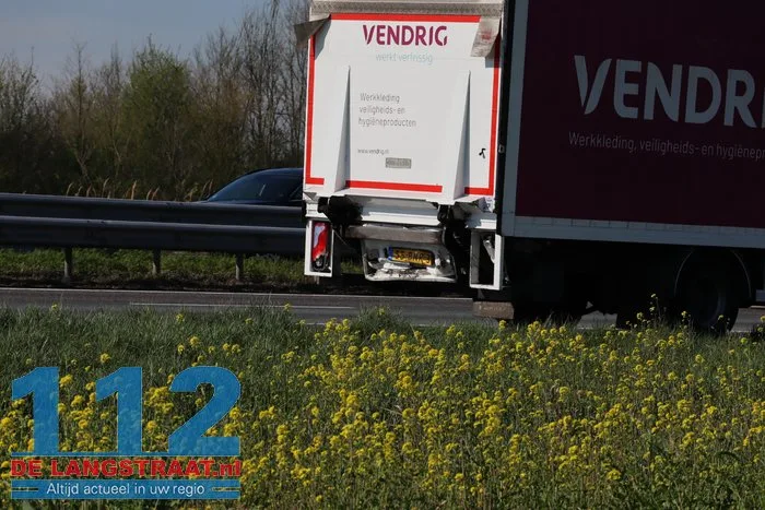 Auto vliegt in brand na botsing met vrachtwagen Waspik 8 Auto vliegt in brand na botsing met vrachtwagen Waspik 112 De Langstraat