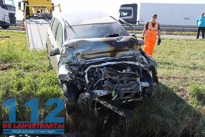 Auto vliegt in brand na botsing met vrachtwagen Waspik 12 Auto vliegt in brand na botsing met vrachtwagen Waspik 112 De Langstraat