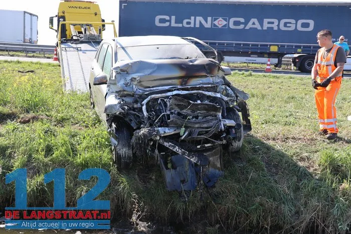 Auto vliegt in brand na botsing met vrachtwagen Waspik 13 Auto vliegt in brand na botsing met vrachtwagen Waspik 112 De Langstraat