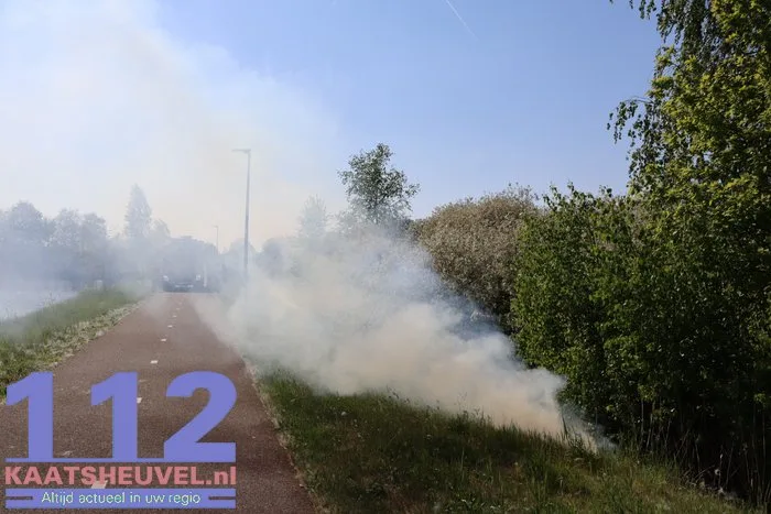 Brand naast het Halve Zolenpad, brandweer snel ter plaatse 112 De Langstraat