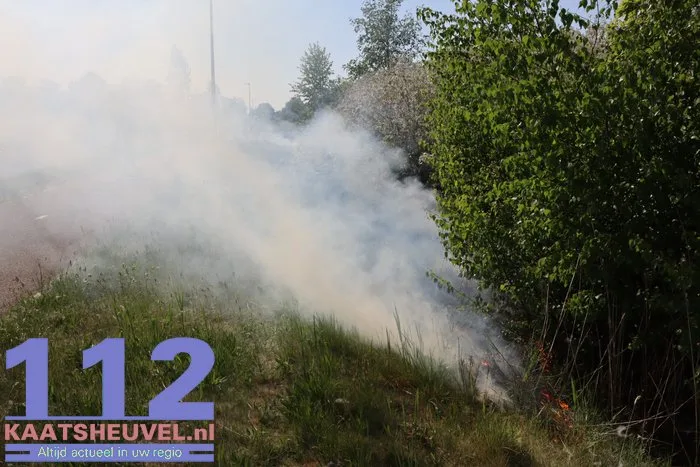Brand naast het Halve Zolenpad, brandweer snel ter plaatse 112 De Langstraat