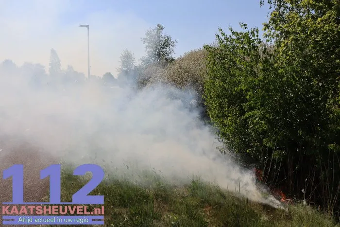 Brand naast het Halve Zolenpad, brandweer snel ter plaatse 112 De Langstraat