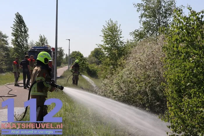 Brand naast het Halve Zolenpad, brandweer snel ter plaatse 112 De Langstraat